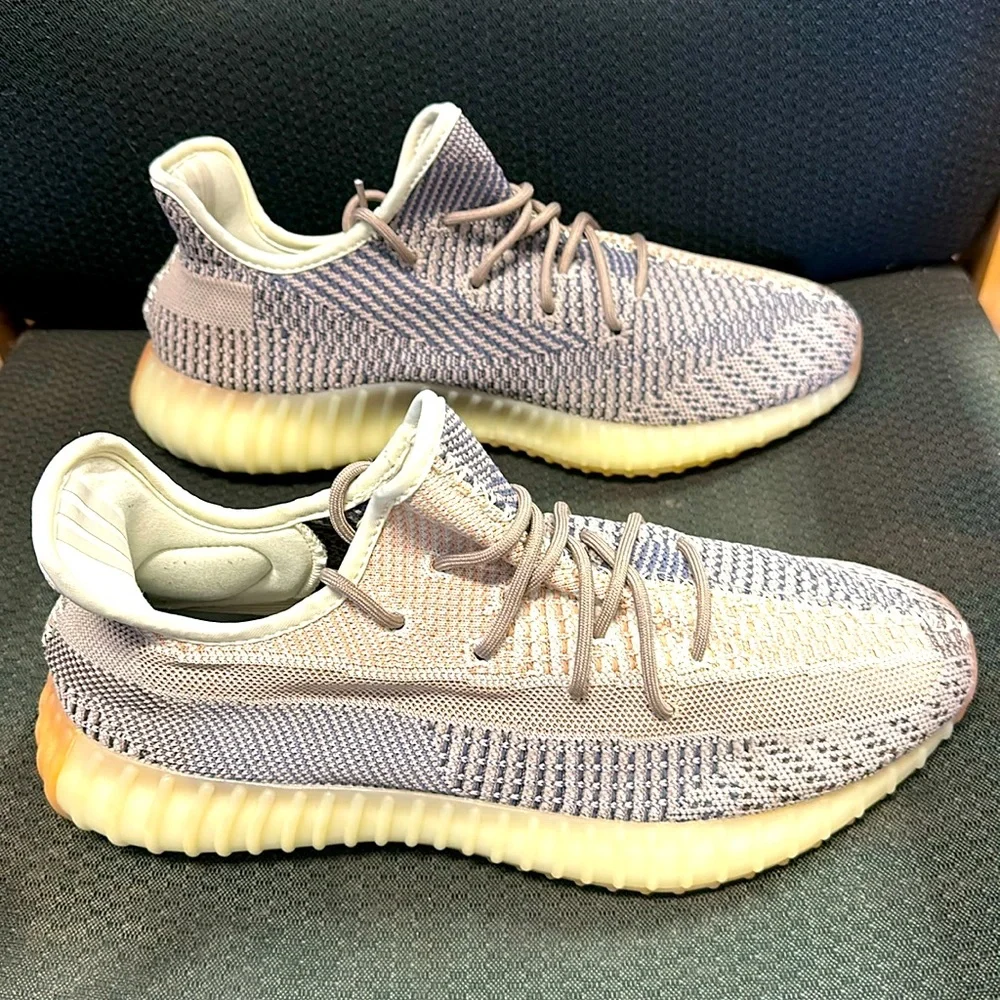 Adidas Yeezy boost size 11 men’s sneakers very very gently used - Picture 3 of 8